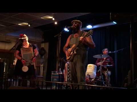 Umeå Live - The Reverend Peyton's Big Damn Band "We Deserve a Happy Ending"