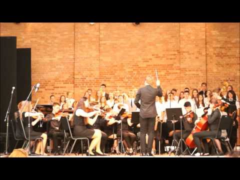 "Tu jest nasze miejsce" (hymn szkoły) - Chór i orkiestra II st.