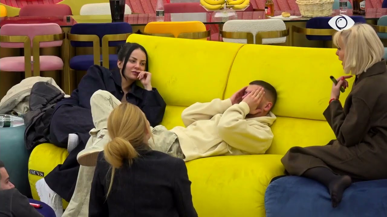 Sara u tregon çunave trukun/ Si të zbulosh moshën e një femre?!