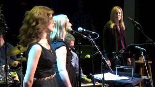 Lake Street Dive / Eilen Jewell - "Don't Let Me Down" (eTown webisode #605)