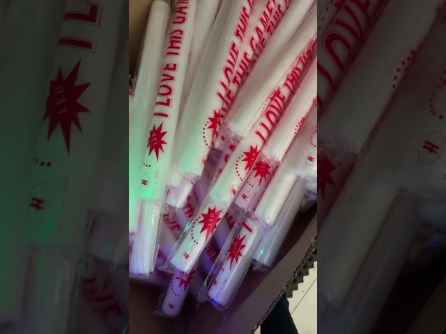 Vídeo relacionado con FUN FAN LINE - Pack 60 Pares Aplaudidores Hinchables Reutilizables | Palos Animación Ruidosos para Fiestas, Fútbol y Eventos | Cotillón Deportivo y Celebraciones (Multicolor)