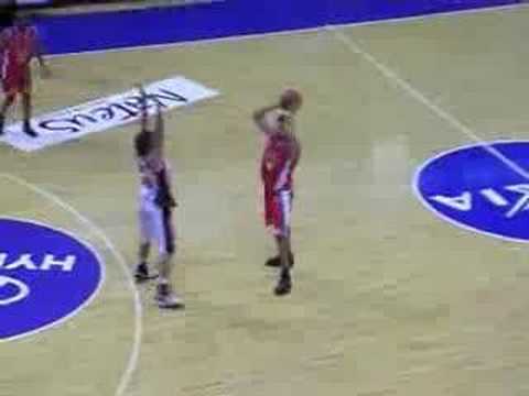 02 26-10-07 Luik-BCO - Petrovic krijgt een vrijgeleide naar