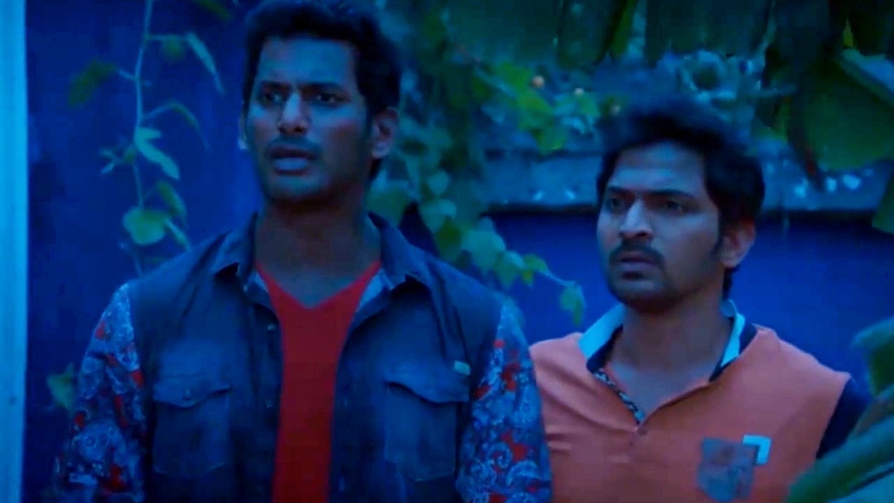 विशाल अपने दोस्तों के साथ आधी रात को इस राजमहल में आता