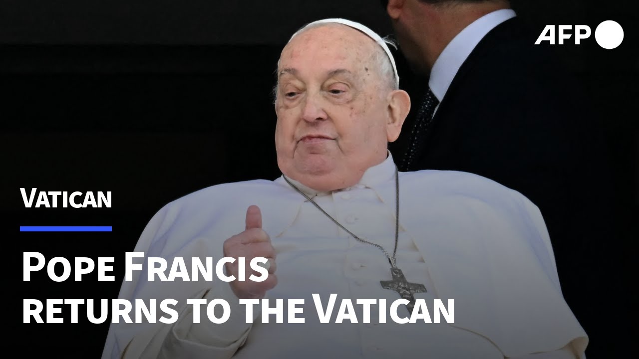 The Pope's public appearance brings a 'sense of hope' for supporters outside Gemelli Hospital | AFP