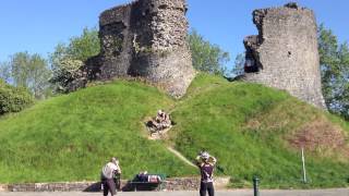 preview picture of video 'Dutch Journalists Cycling Down the Castle Bank in Llandovery'