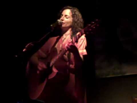Lara Ewen: "Death Better Take Me Dancing" (Live at Bar 4)