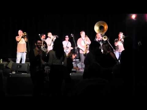 Mama Digdowns Brass Band 