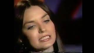 Crystal Gayle    Wrong Road Again   Hee Haw 1976