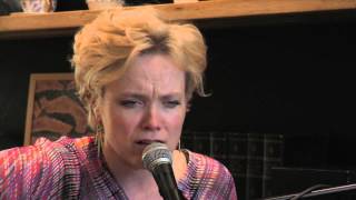 Ane Brun - Signing Off (Live)