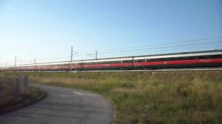 preview picture of video 'BREVE RALLENTAMENTO PER L'EUROSTAR FRECCIAROSSA 9544'