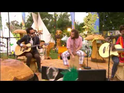 Noisettes - Never Forget You Acoustic Version Glastonbury 2009