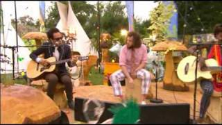Noisettes - Never Forget You Acoustic Version Glastonbury 2009