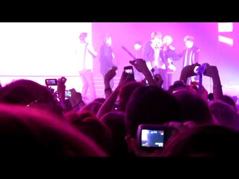 120406 Super Show 4 in Paris - A man in love (not full)