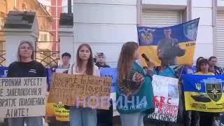 «Я изнасилую твоего ребенка, но дам тебе €300»: в Одессе прошел пикет против бездействия Красного Креста (видео)