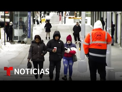 Los neoyorquinos le hacen frente a la peor nevada de los últimos tres años | Noticias Telemundo