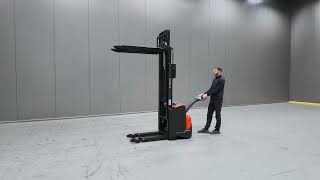Toyota SWE 140 pallet stacker for sale - Image 4 | Machineryline ZA Toyota SWE 140 pallet stacker | Image 4 - Machineryline