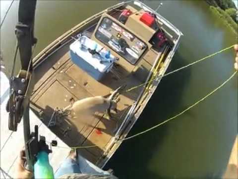 Garquest's Marty McIntyre Goes Bowfishing for Gar on the River