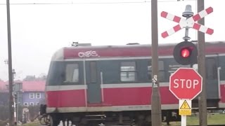 preview picture of video 'EN57-2051 Przejazd Kolejowy w Stryszawie 2xRp1'