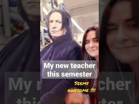 IS THIS MY NEW TEACHER??!?!?!? #HarryPotter ✨✨✨😃