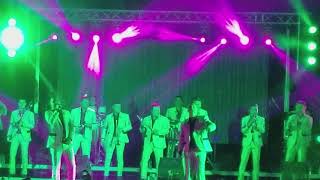 La arrolladora banda el limón de René Camacho  " me va a pesar "