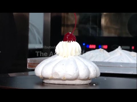 Battle of the puddings: Lviv ditches Pavlova and celebrates the new Karynska