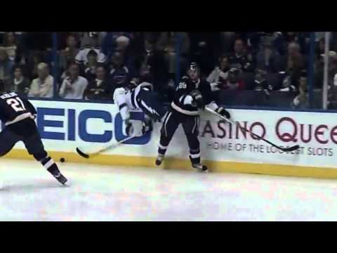 Carlo Colaiacovo hipchecks Martin St.  Louis