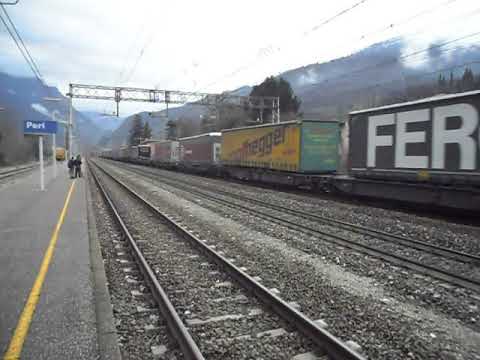 04.04.2018. TRENO MERCI CON DOPPIA VECTRON IN TRANSITO A PERI (VR).