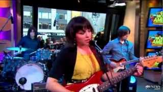 Norah Jones - Little Broken Hearts (live @ GMA)