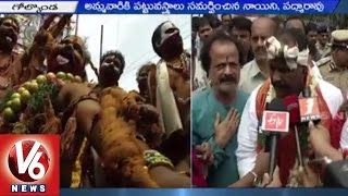Nayini Narasimha Reddy offers holy clothes to Golkonda Jagadambika Devi | Bonalu  | V6 News