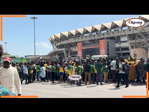 HAPATOSHI KWA MKAPA | MASHABIKI WA YANGA WAFURIKA NJE YA UWANJA KILELE CHA SIKU YA MWANANCHI TAZAMA