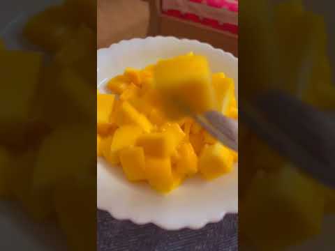 # robinajaveed # viral # short video # mango # healthy fruit🥭