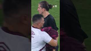 Lanús comemorando, Filipe Luís parabenizando e os jogadores do Flamengo com uma frustração no rosto