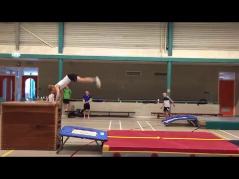 Cas hele schroef achterover trampoline