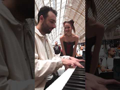 Young Girl sings VOILA in Paris Train Station - Beautiful version 😍