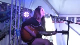 Sandi Thom 2014-10-05 Shape I&#39;m In at Narooma