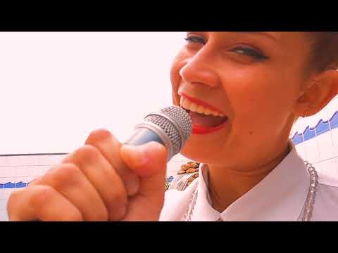 Julia Ferreira - Eu e a brisa (Johnny Alf) LiveVideo