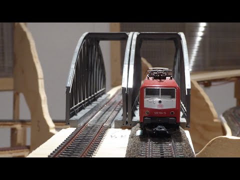 Marco's Modellbahn Teil 3 - Lückenschluss und Bau der Bahnhofsebene.