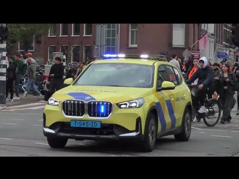 HAP 13701 en Luchthoorn Ambulance 13163 met spoed tijdens Koningsdag in Amsterdam