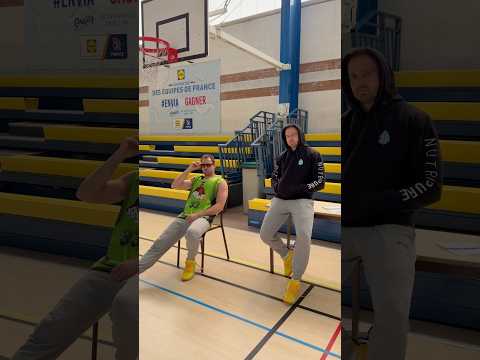 On a tous connu ce gars au bord du terrain.. #hooper #basketball #basket #humour