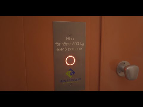 Sweden, Stockholm, Brandbergen, Tvillingarnas gata 330, KONE elevator - going down + walk