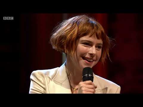 Jessie Buckley sings "Glasgow" from the film "Wild Rose" at the BAFTAs 2020.