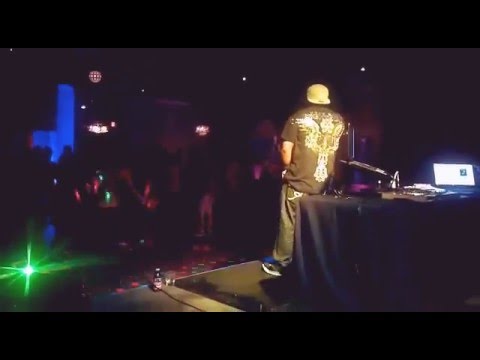 Subale el volumen al Radio