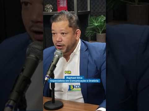 Por que seu corpo trava na hora de falar em público?