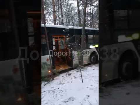 #дтп Дорога на ЛПК очень скользко по дороге авария проезд был затруднен щас более-менее очистилось