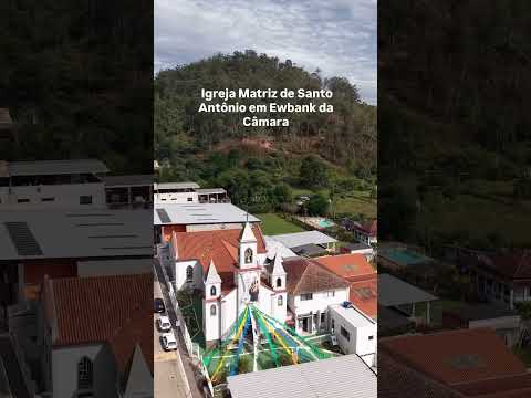 Igreja Matriz de Santo Antônio vista do céu. 📍Ewbank da Câmara/MG