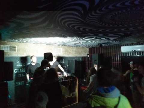 WWYS RED DOORS BAR 01 04 20172