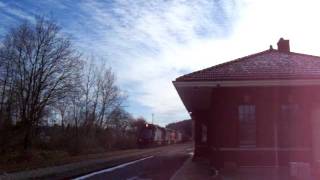 preview picture of video 'Buffalo & Pittsburgh Railroad Coal Train by the Brockway Depot January 16, 2006'