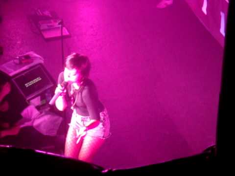 Lily Allen "Oh My God/Everything's Just Wonderful" @ La Cigale (Paris) 06.05.09