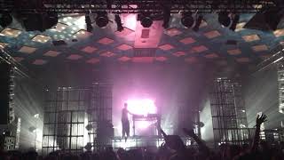 FEEL MY BICEP (LIVE) - VALE