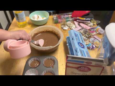 Bake cupcakes with Celena